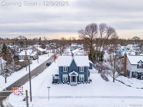 18 Park St, Oxford, MI, 48371-4838 | Card Image