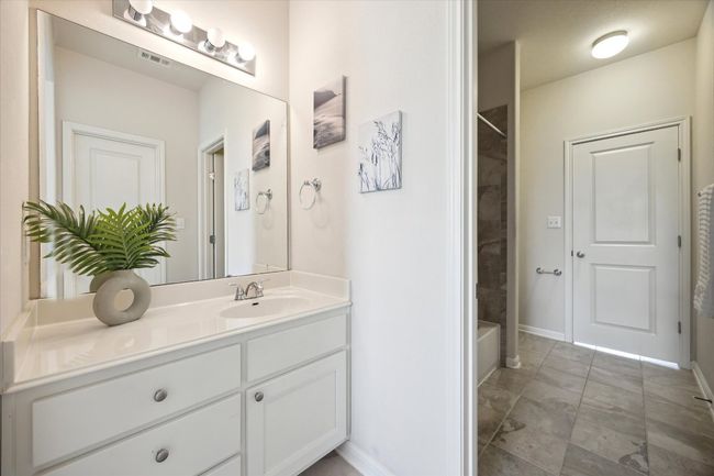Jack and Jill Bath (Bath 3 - Upstairs) | Image 29