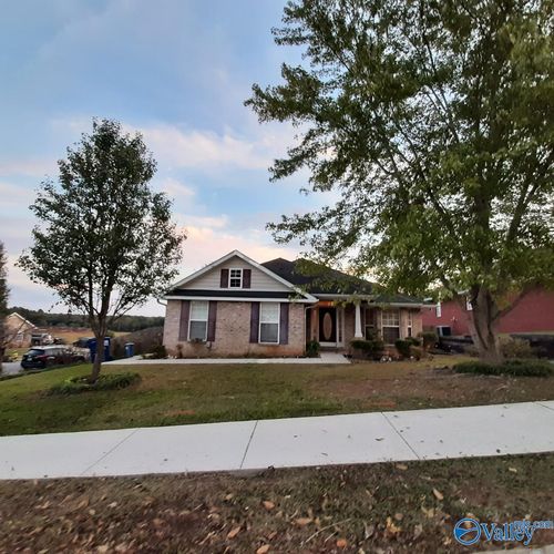 160 Alderwood Dr, Madison, AL, 35758-5820 | Card Image