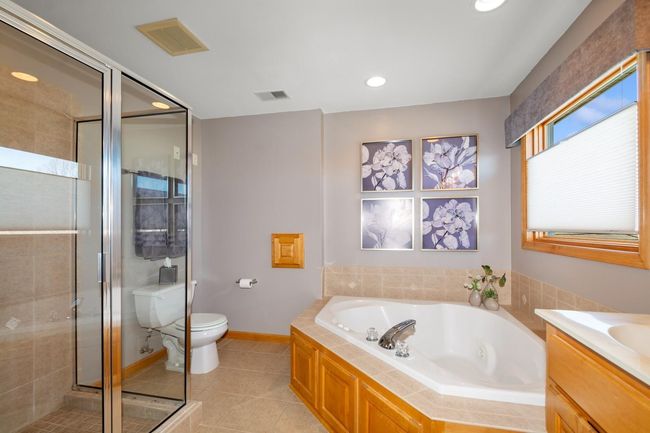 Primary with Shower and Tub | Image 24