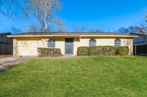 129 Sheffield Dr, Cedar Hill, TX, 75104-2709 | Card Image