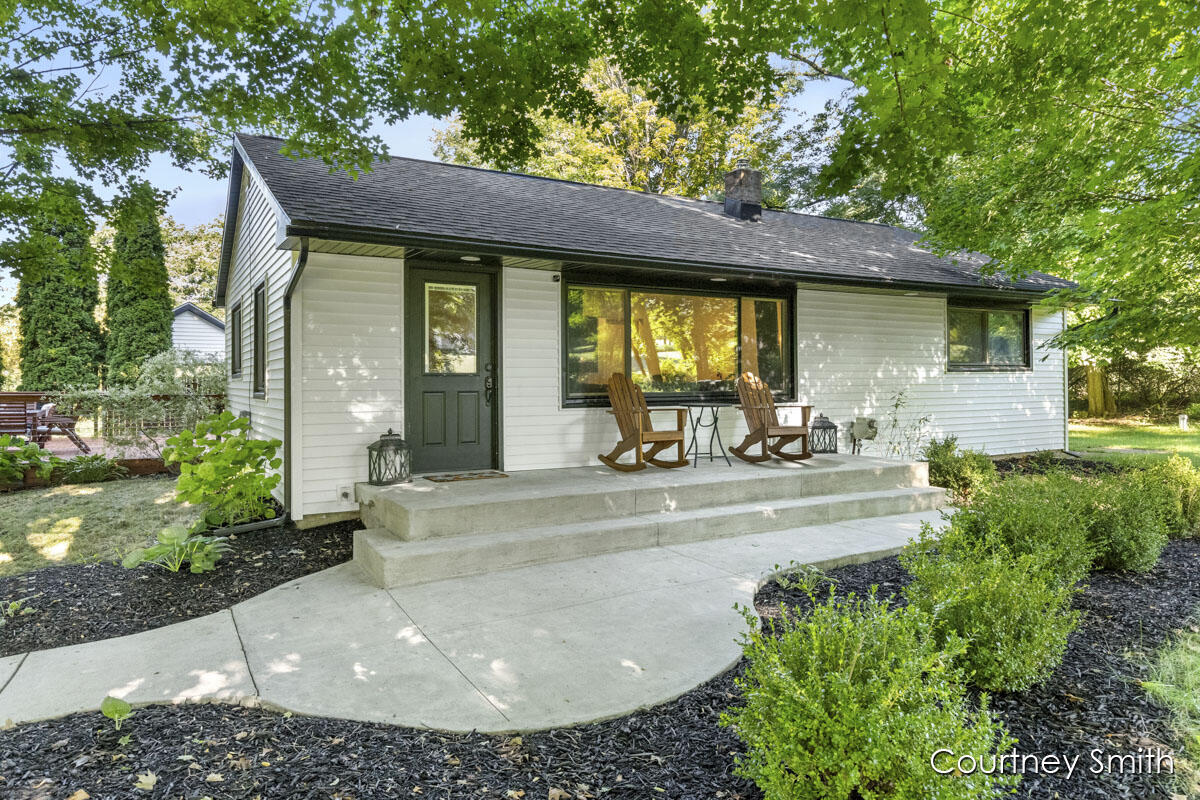 Cherry Valley Ave, Caledonia, MI 49316