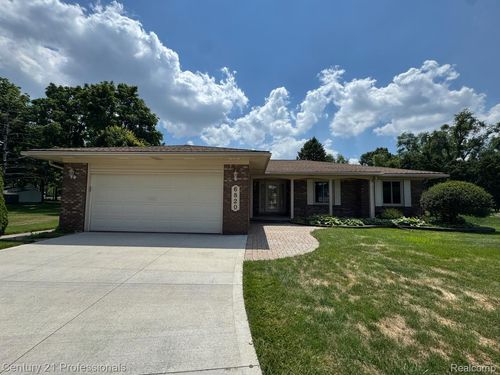 6820 Emerald Shores Dr, Troy, MI, 48085-1438 | Card Image