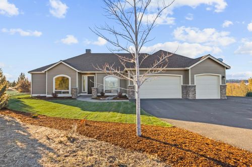 2278 Ne Hilltop Ln, Madras, OR, 97741-8993 | Card Image