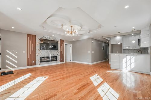 116 Newburgh St, Saint Albans, NY, 11412-3030 | Card Image