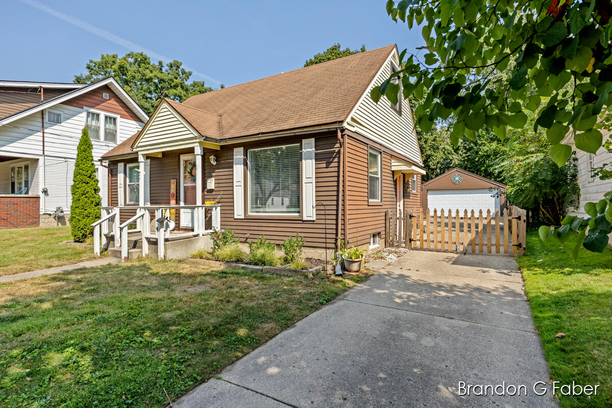 Harlan Ave, Grand Rapids, MI 49503
