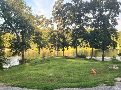 15977 Vine Ln, Girard, IL, 62640-7229 | Card Image