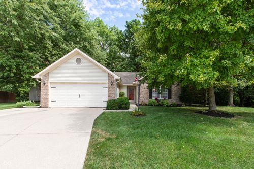6485 Barberry Dr, Avon, IN, 46123-7609 | Card Image