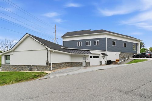 300-2090 Dutton Mill Rd, NEWTOWN SQUARE, PA, 19073-1017 | Card Image