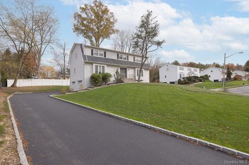 3 Spirea Ln, New City, NY, 10956-6811 | Card Image
