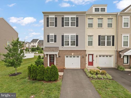 10523 Hinton Way, MANASSAS, VA, 20112-2439 | Card Image