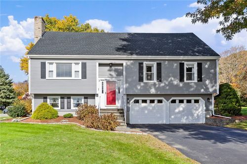 31 Greenview St, Cumberland, RI, 02864-3479 | Card Image