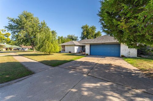 2804 Countrywood Ln, Edmond, OK, 73012-6654 | Card Image