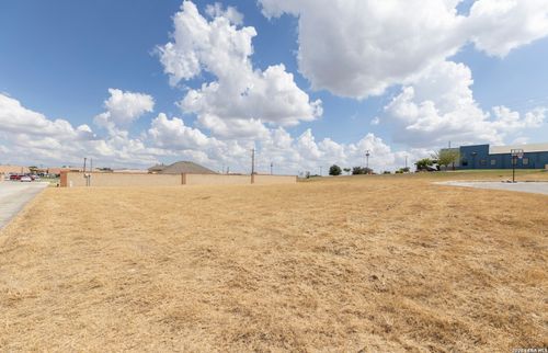 105 Juniors Pl, La Vernia, TX, 78121-4886 | Card Image