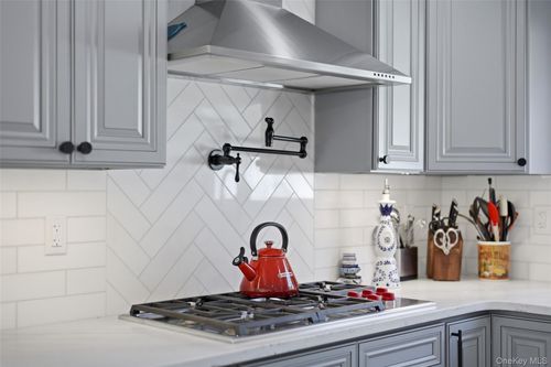 10 Weldon Lane, Brookhaven, NY, 11738 | Card Image