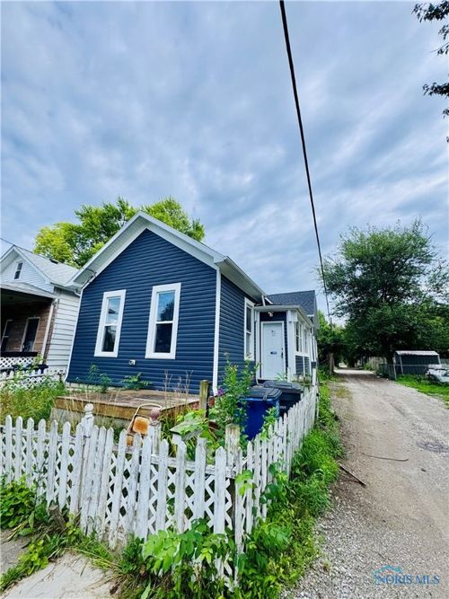 147 Western Ave, Toledo, OH, 43609-2655 | Card Image