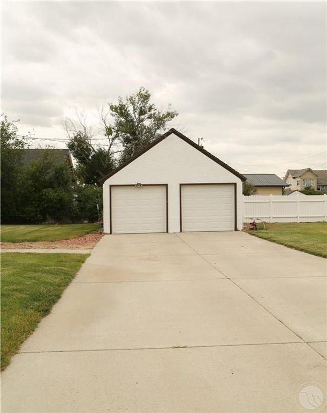426 3 Rd St W, House other with 4 bedrooms, 3 bathrooms and null parking in Hardin MT | Image 19