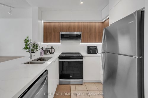 1202-11 Oneida Cres, Richmond Hill, ON, L4B0A1 | Card Image