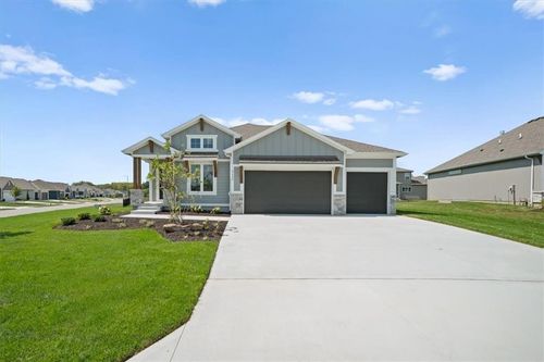 2622 Sw Barley Field Dr, Lee's Summit, MO, 64082-1409 | Card Image