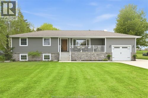 215 County Rd 34, Essex, ON, N8M2X5 | Card Image