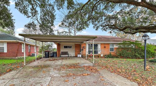 204 Chandler Dr, Baytown, TX, 77521-4545 | Card Image