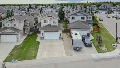 8529 71 Ave, House detached with 3 bedrooms, 2 bathrooms and 4 parking in Grande Prairie AB | Image 3