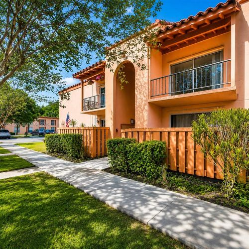 j16-7160 Fairway Dr, Miami Lakes, FL, 33014-6958 | Card Image