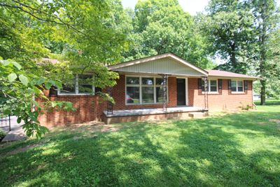 1302 Ellington Dr, House other with 3 bedrooms, 2 bathrooms and 3 parking in Lafayette TN | Image 3