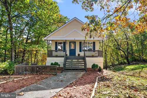 5 Crestview Dr, FRONT ROYAL, VA, 22630-4111 | Card Image