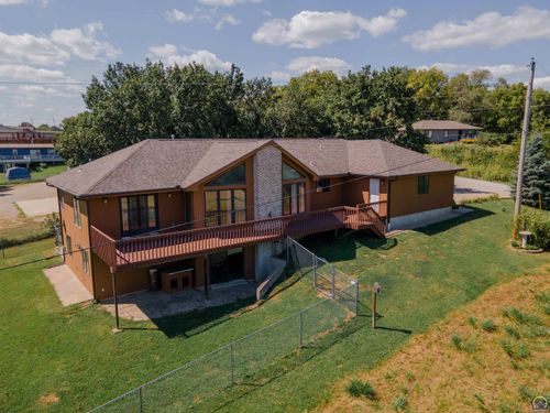 7749 Comanche Rd, Meriden, KS, 66512-8826 | Card Image
