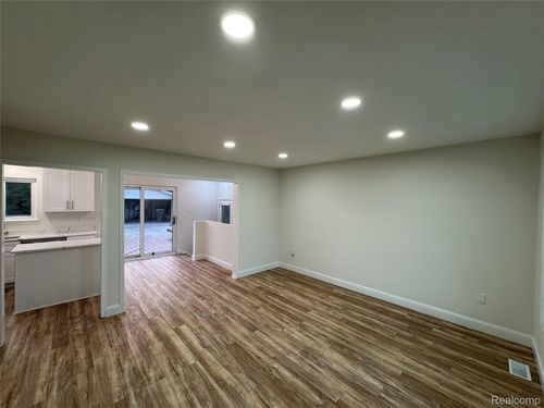 42113 Clayton St, Clinton Township, MI, 48038-1841 | Card Image