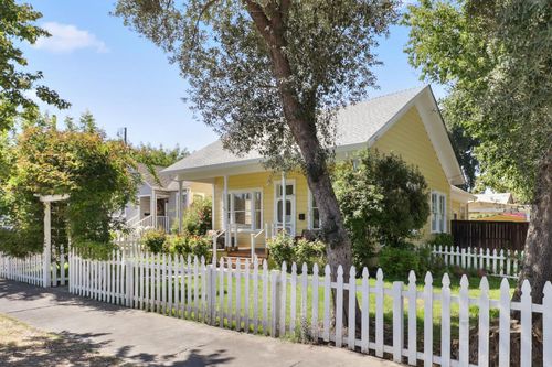 923 3rd St, Davis, CA, 95616-4202 | Card Image