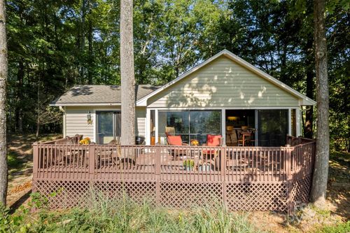 31 Piney Ridge Ln, Saluda, NC, 28773-0417 | Card Image
