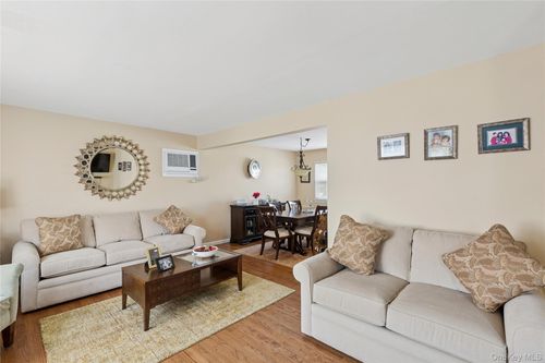 7 Mark Ln, Farmingville, NY, 11738-1432 | Card Image