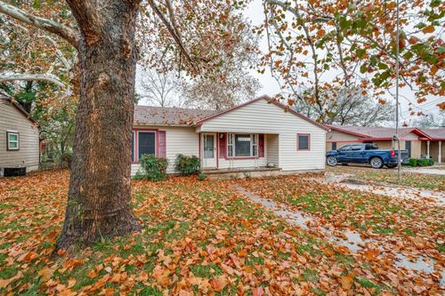 932 Moss St, Gainesville, TX, 76240-5754 | Card Image