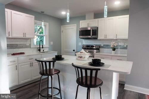 842 Guilford Ave, HAGERSTOWN, MD, 21740-6311 | Card Image