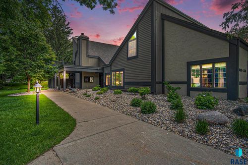 4310 S Minnesota Ave, Sioux Falls, SD, 57105-6747 | Card Image