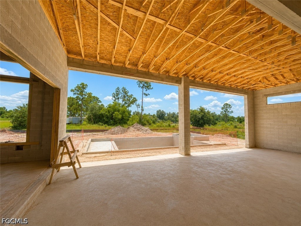 Residential in Labelle 4