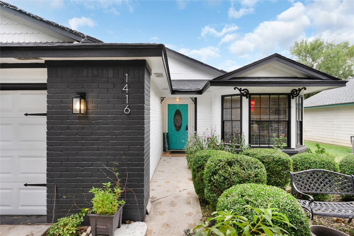 Alma Dr, Austin, TX 78753