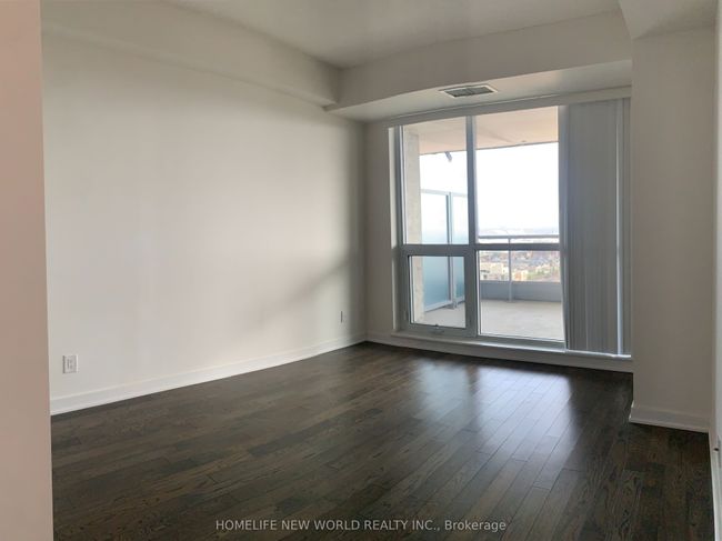 2207 - 9201 Yonge St, Condo with 2 bedrooms, 1 bathrooms and null parking in Richmond Hill ON | Image 5