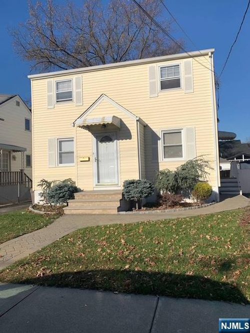 531 Walnut St, Ridgefield, NJ, 07657-1822 | Card Image