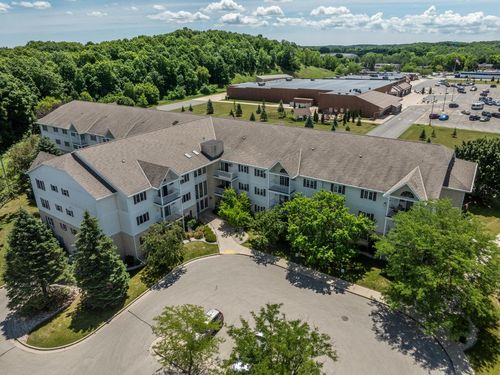 212-715 Canterberry Court, West Bend, WI, 53090 | Card Image