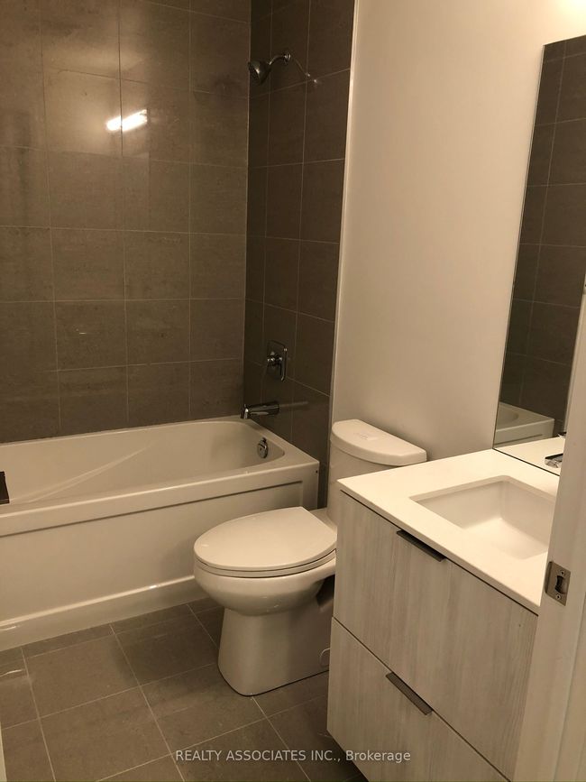 1009 - 30 Ordnance St, Condo with 2 bedrooms, 1 bathrooms and null parking in Toronto ON | Image 10