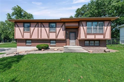 4924 Welborn Ln, Kansas City, KS, 66104-2351 | Card Image