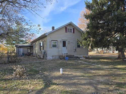 622 Francis St, Gillespie, IL, 62033-1119 | Card Image