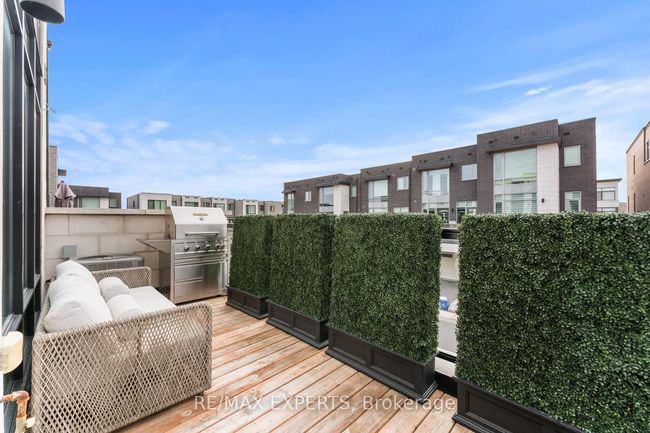 23 Carrville Woods Cir, House attached with 3 bedrooms, 4 bathrooms and 2 parking in Vaughan ON | Image 33