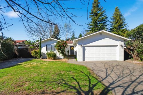 758 Pueblo Avenue, Napa, CA, 94558 | Card Image