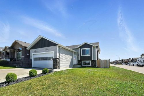 5 Mackenzie Avenue, Lacombe, AB, T4L0A6 | Card Image
