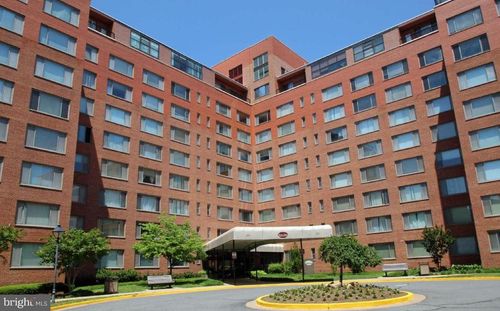 apt-432-1111 Arlington Blvd, ARLINGTON, VA, 22209-3232 | Card Image