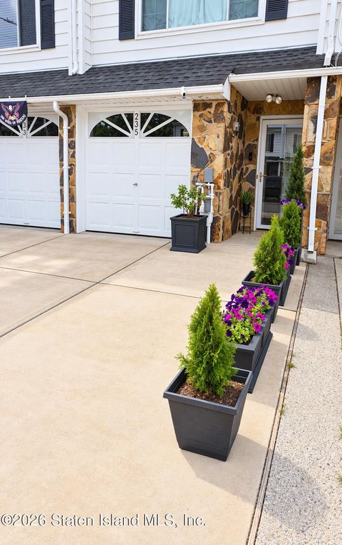 235 Carlyle Green, Staten Island, NY, 10312 | Card Image